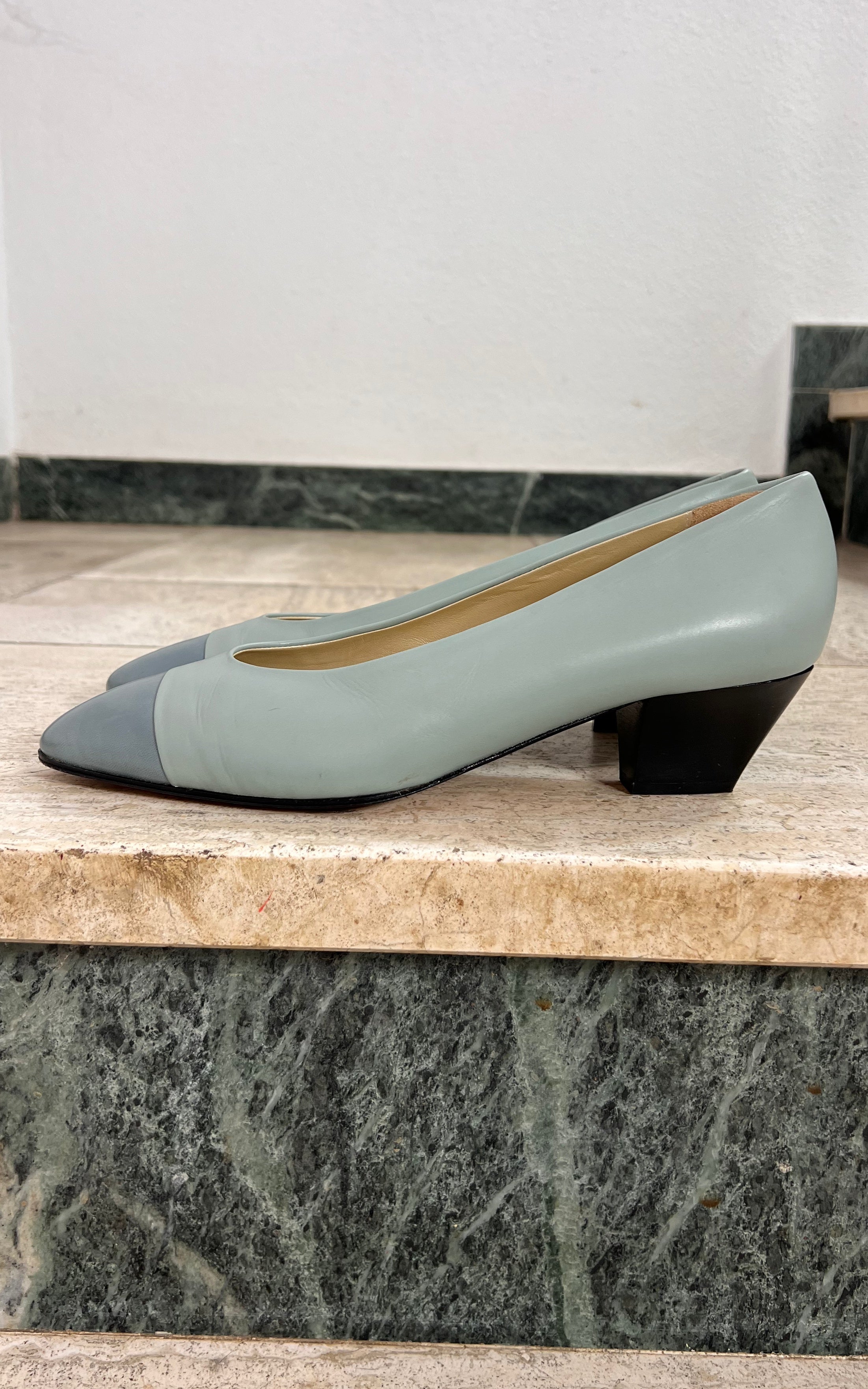 Vintage Elegance Paris Pumps 40