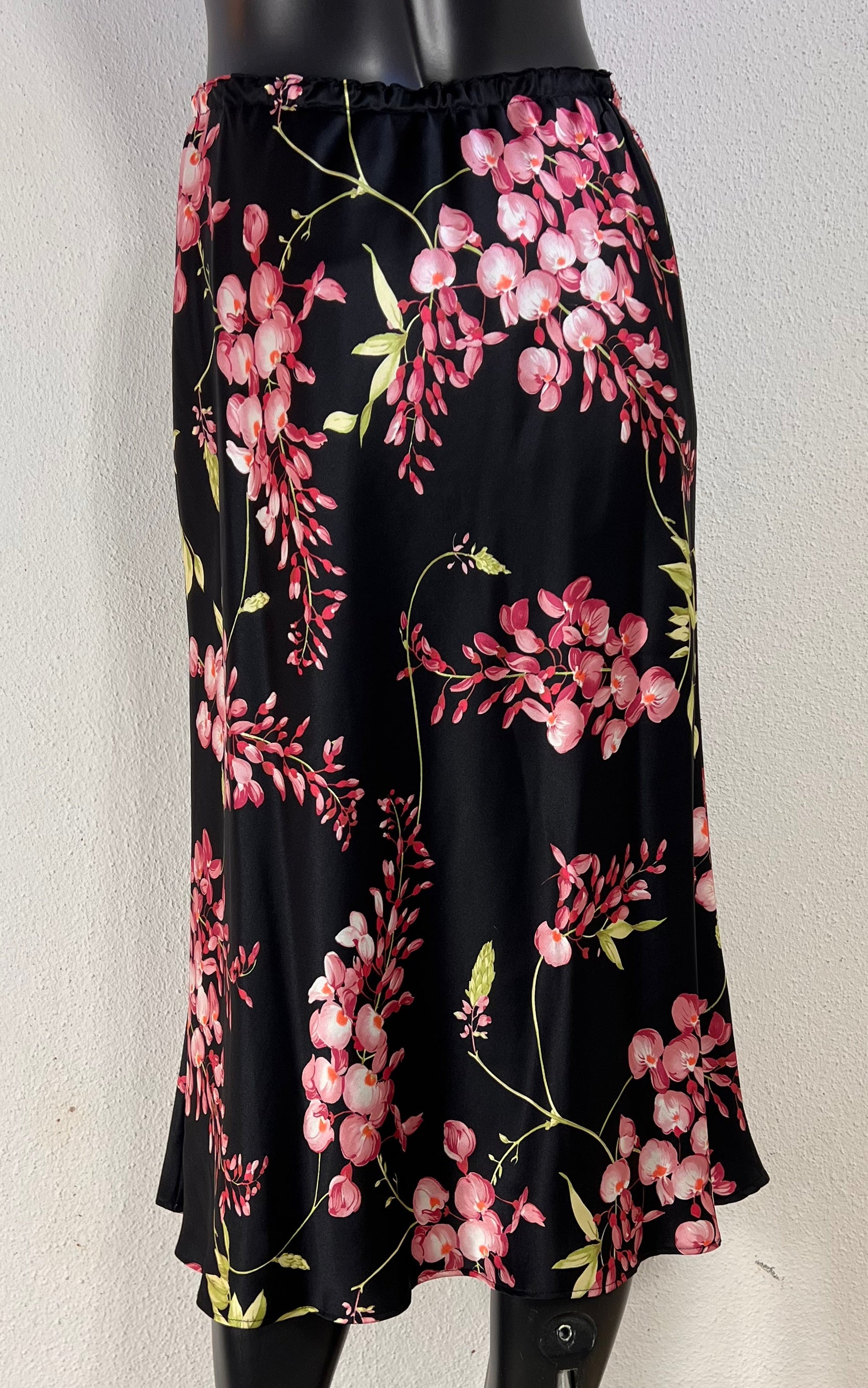 Vintage Elegance Paris Silk Skirt Lady in a Bath