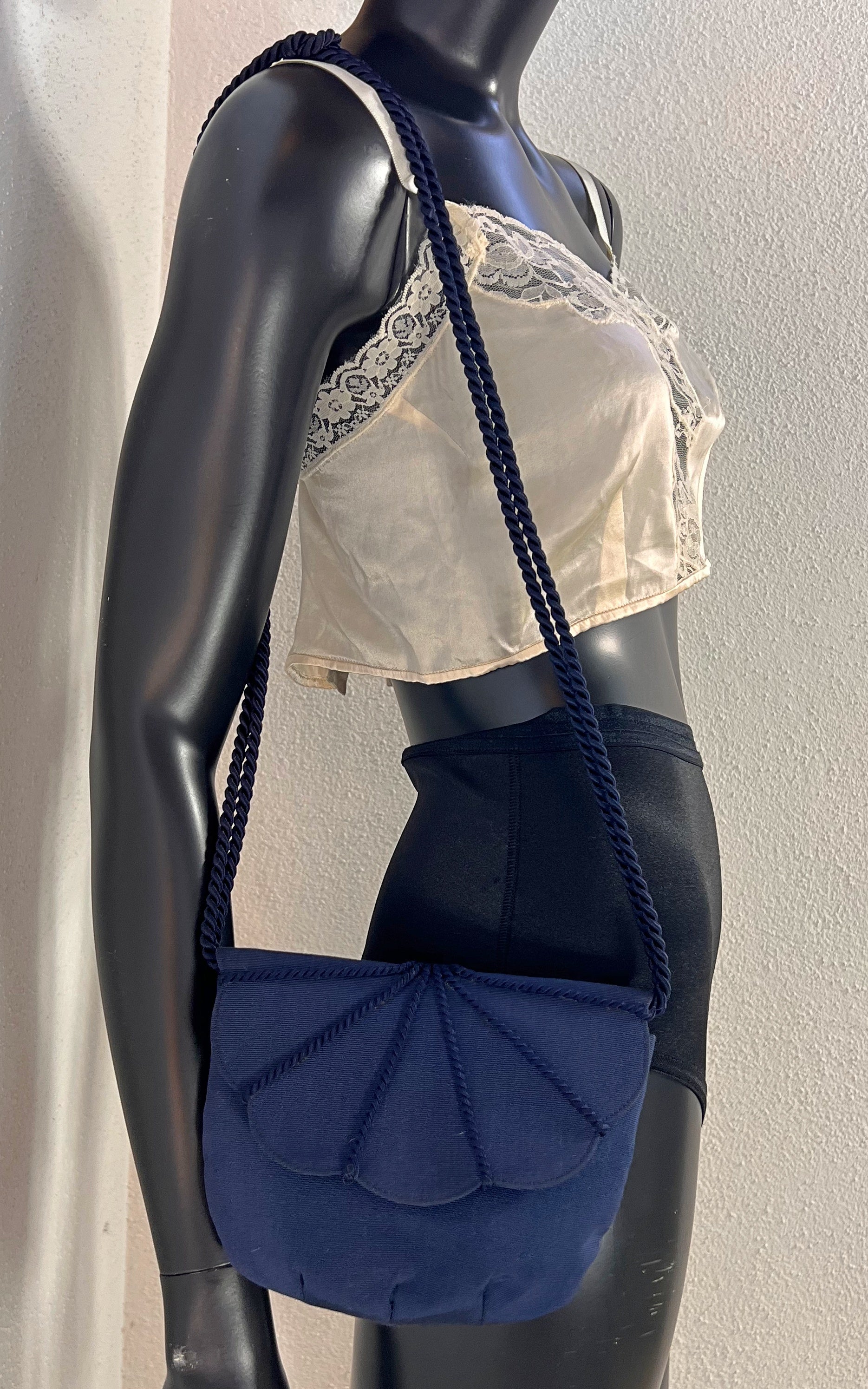 Vintage Darkblue Scallop Bag