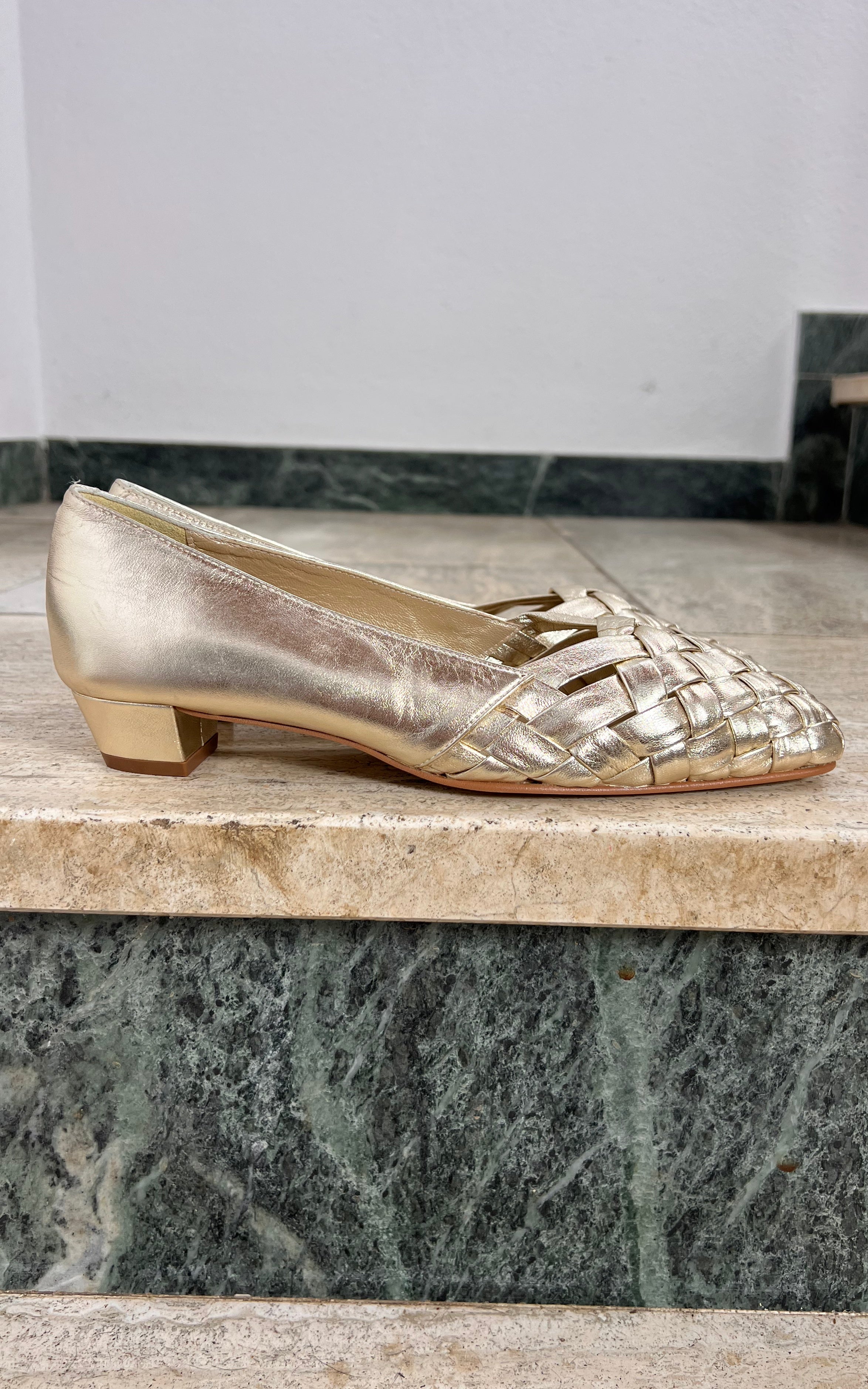 Vintage Gold Woven Leather Pumps 38