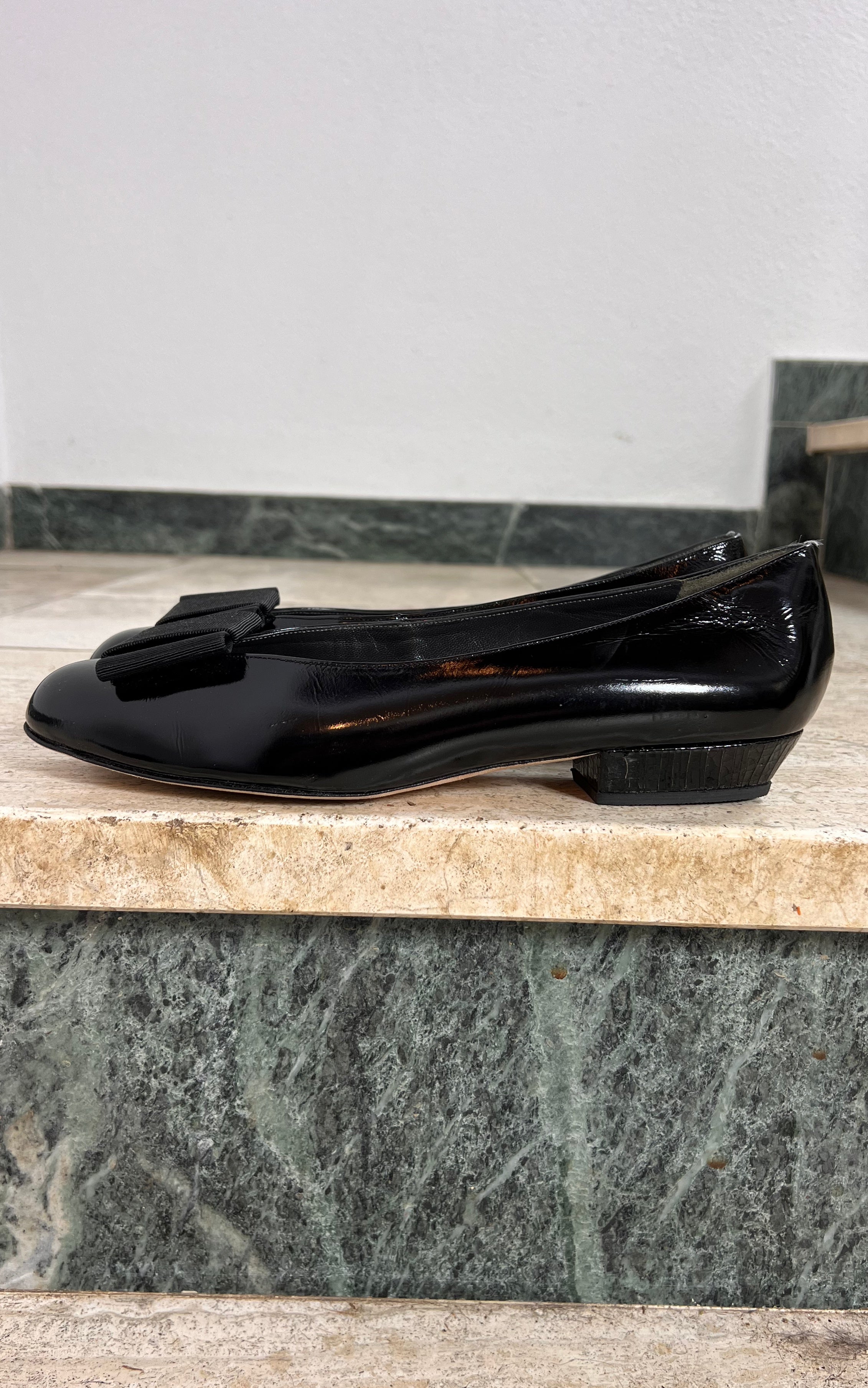 Vintage Bally Suisse Patent Bow Ballerines 38
