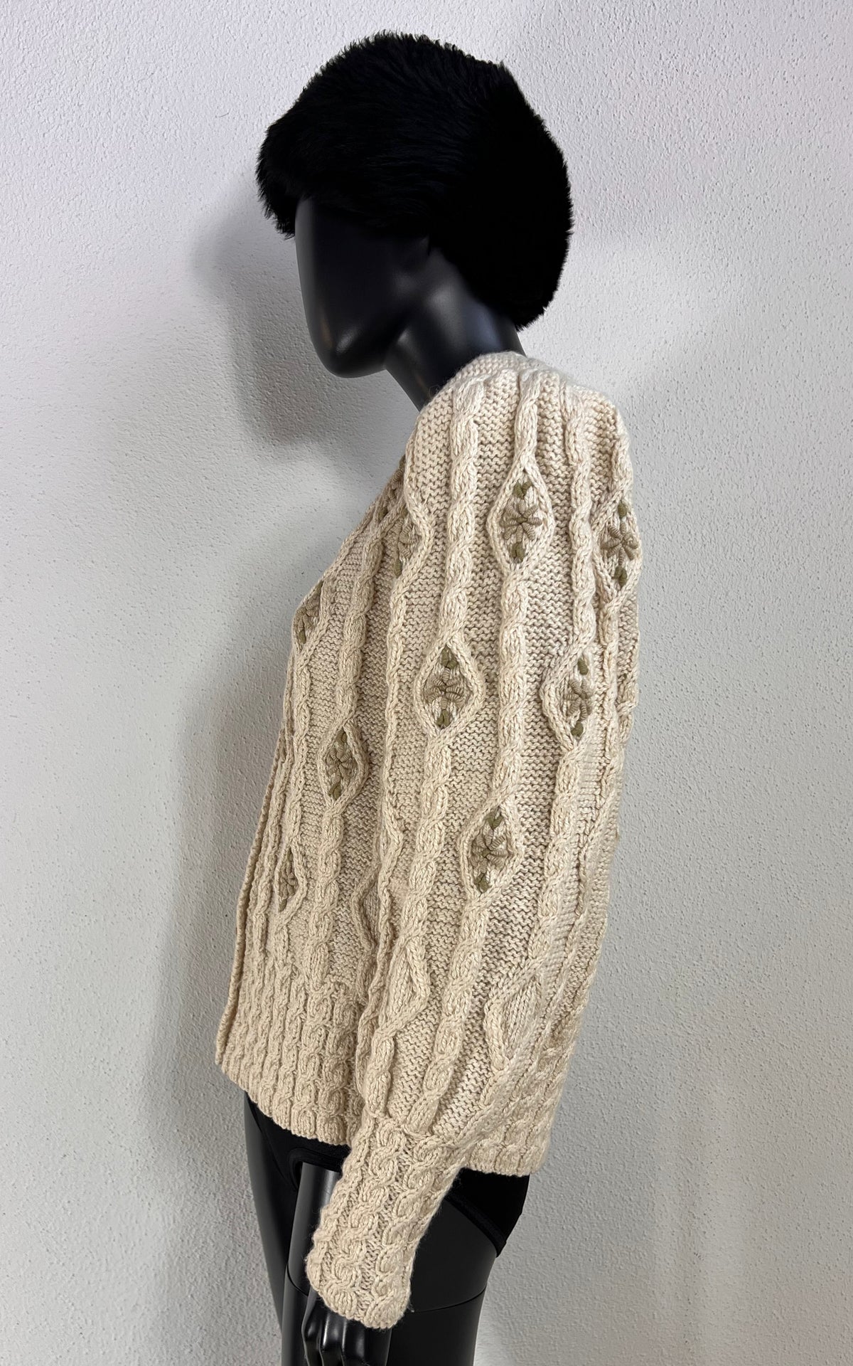 Vintage Handmade Austrian Wool Cardigan – Cream Cable Knit with Floral Details