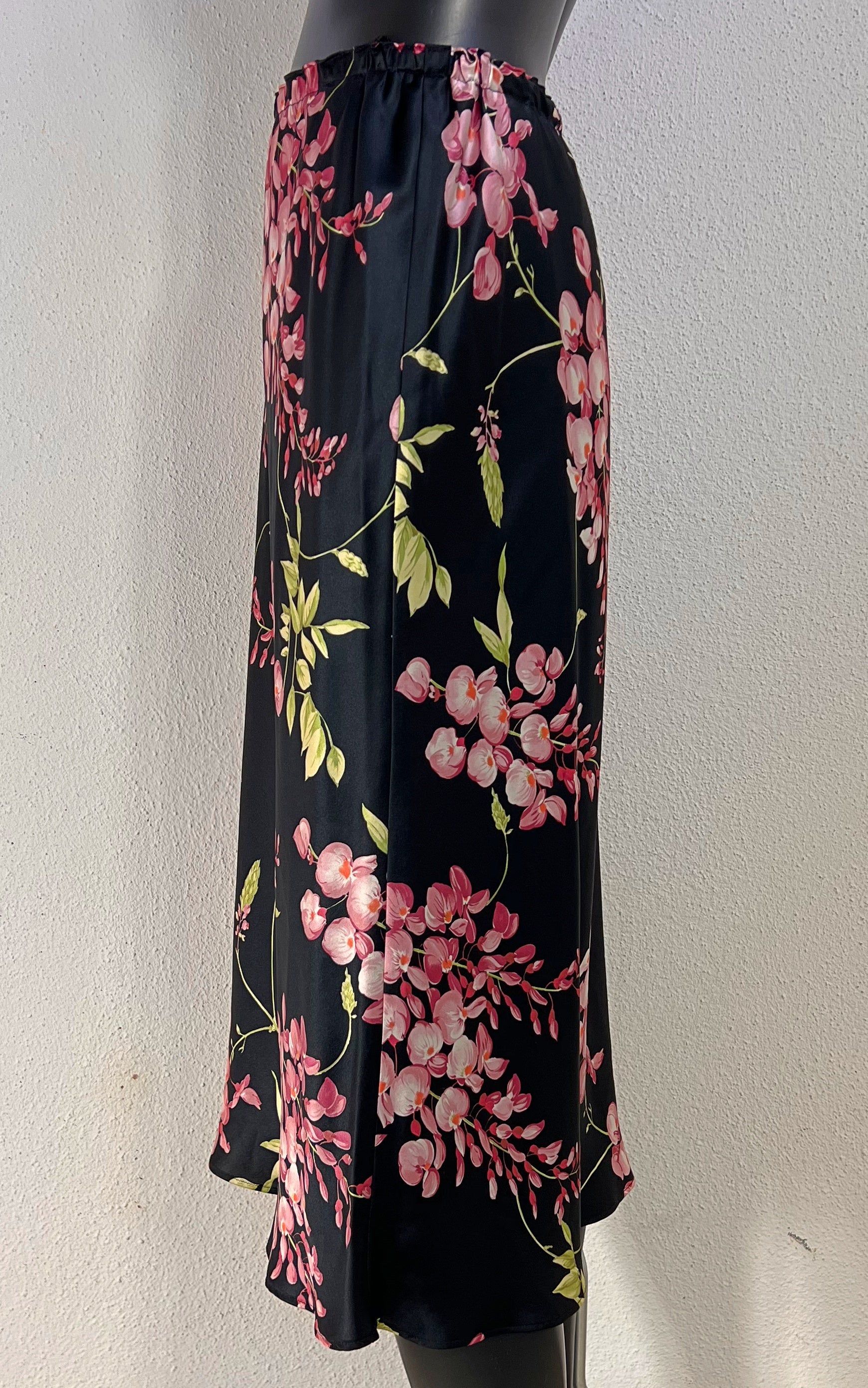 Vintage Elegance Paris Silk Skirt Lady in a Bath