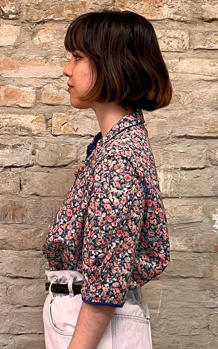 Camicetta vintage austriaca con fiori